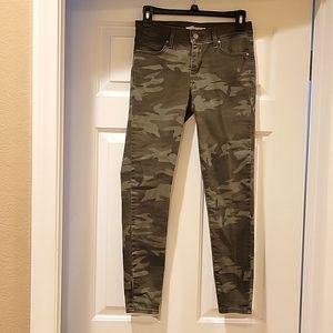 Levi's 711 skinny camo